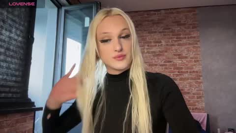Amira online show from May 17, 2:05 pm