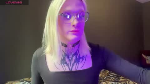 Amira online show from July 10, 2:32 pm