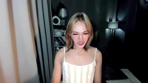 Snapshot of tiffany_welson chatting on December 2, 7:00 pm tiffany online show from December 2, 7:00 pm