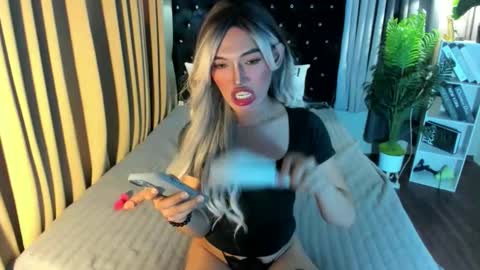 Snapshot of tiffany_welson chatting on September 29, 3:28 am tiffany online show from September 29, 3:28 am