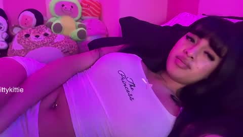 HOTTIE4U online show from April 8, 4:25 am