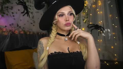 Snapshot of touch_me_if_you_can chatting on October 29, 5:55 pm Aliana Vamboo online show from October 29, 5:55 pm