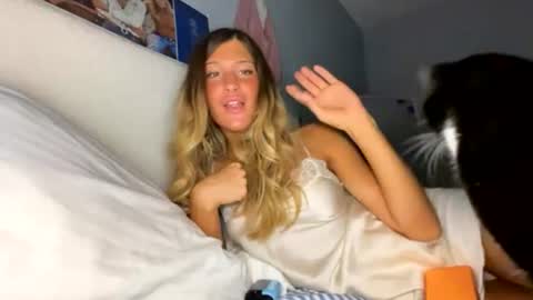 transgirl007 online show from June 25, 1:36 am