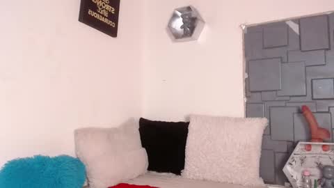 Snapshot of trinity_knox chatting on October 15, 4:29 pm trinity_knox online show from October 15, 4:29 pm