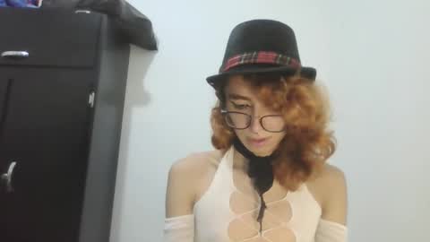 Snapshot of trixy_roses chatting on December 22, 9:20 pm Trixy Rose online show from December 22, 9:20 pm