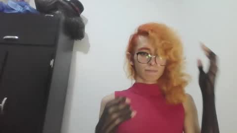 Snapshot of trixy_roses chatting on January 3, 12:00 am Trixy Rose online show from January 3, 12:00 am