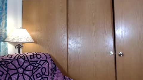 Sabrina Ravndahl online show from November 17, 6:30 pm