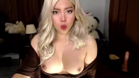 Julie online show from February 17, 8:58 pm