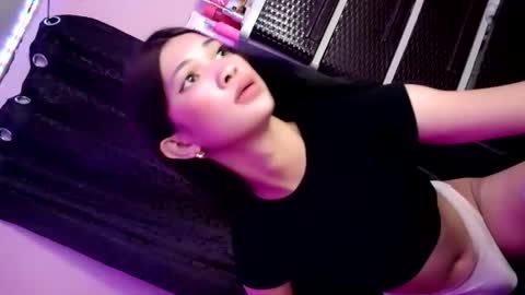 Snapshot of tyladine chatting on October 31, 3:32 pm tyladine online show from October 31, 3:32 pm