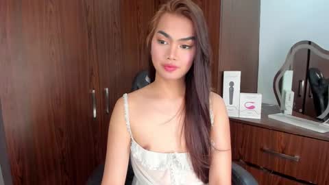 Lily online show from December 14, 2:06 am