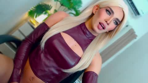 Miss Andrea online show from April 8, 8:43 pm