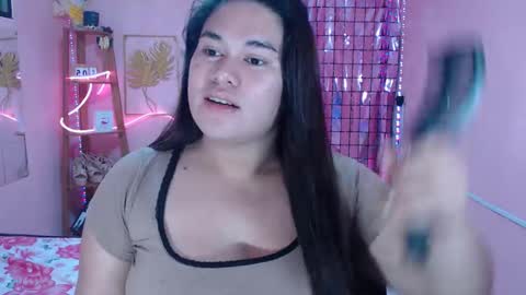 Snapshot of ur_baby_rebbecca chatting on January 8, 2:25 am SINGLE online show from January 8, 2:25 am