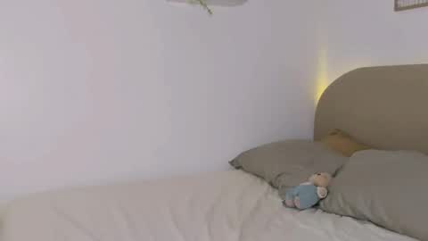 Veronica Lodge online show from April 4, 5:22 pm