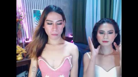 urexpensivejulia online show from March 27, 5:25 pm