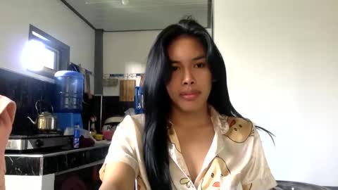 Snapshot of urfavouriteobsession chatting on February 3, 3:53 am Angela Cullens online show from February 3, 3:53 am