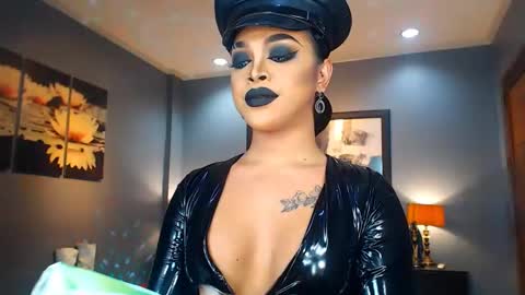 Snapshot of urmajestytyra chatting on January 23, 2:12 am UrMajestyTyra online show from January 23, 2:12 am