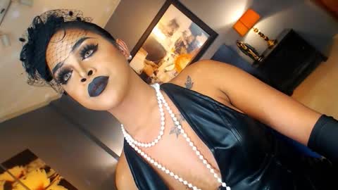 Snapshot of urmajestytyra chatting on October 11, 7:44 am UrMajestyTyra online show from October 11, 7:44 am