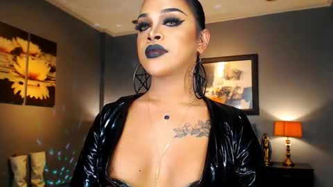 Snapshot of urmajestytyra chatting on October 18, 8:51 am UrMajestyTyra online show from October 18, 8:51 am