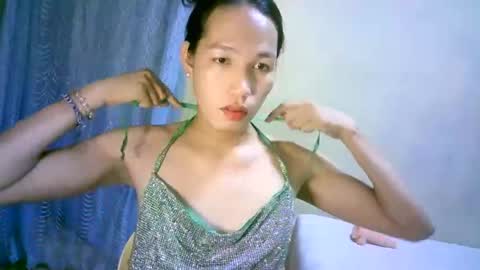 Snapshot of urpinaylovelyjuliaxxx chatting on December 3, 12:02 pm queen julia not into CHEAPGUY online show from December 3, 12:02 pm