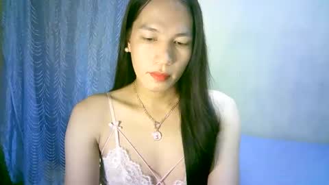 Snapshot of urpinaylovelyjuliaxxx chatting on December 15, 12:49 pm queen julia not into CHEAPGUY online show from December 15, 12:49 pm