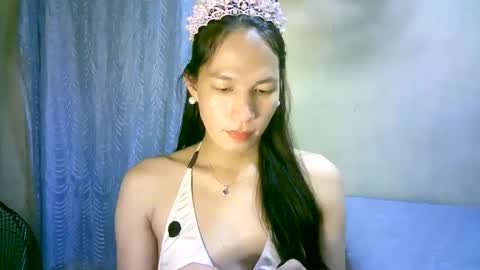Snapshot of urpinaylovelyjuliaxxx chatting on January 28, 12:22 pm queen julia not into CHEAPGUY online show from January 28, 12:22 pm