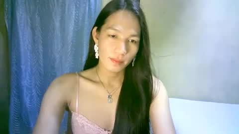 Snapshot of urpinaylovelyjuliaxxx chatting on February 16, 1:38 pm queen julia not into CHEAPGUY online show from February 16, 1:38 pm