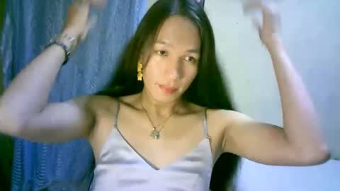 Snapshot of urpinaylovelyjuliaxxx chatting on February 17, 12:48 pm queen julia not into CHEAPGUY online show from February 17, 12:48 pm