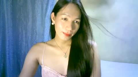 Snapshot of urpinaylovelyjuliaxxx chatting on February 21, 12:17 pm queen julia not into CHEAPGUY online show from February 21, 12:17 pm