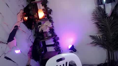 Snapshot of ursandra_xx chatting on September 11, 7:27 am ursandra_xx online show from September 11, 7:27 am