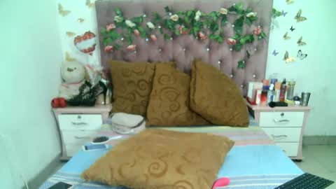 Snapshot of valeriatsx chatting on October 17, 1:14 pm La valerie26 online show from October 17, 1:14 pm