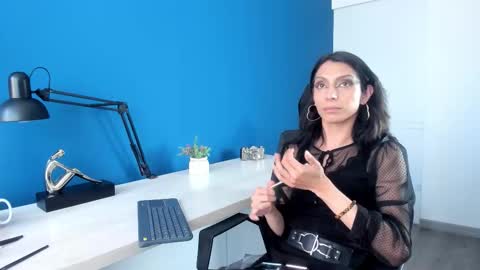 Victoria online show from December 15, 3:06 pm