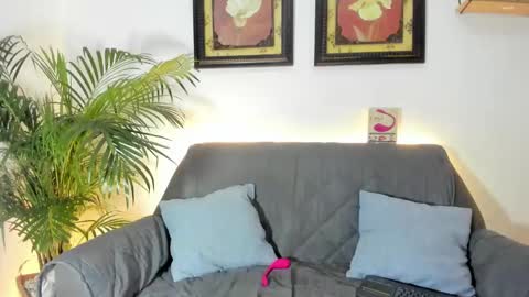 Snapshot of viic_strong1 chatting on February 20, 6:24 pm Victoria Strong online show from February 20, 6:24 pm