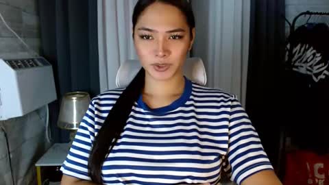 Snapshot of violetasha chatting on October 10, 12:44 am violet online show from October 10, 12:44 am