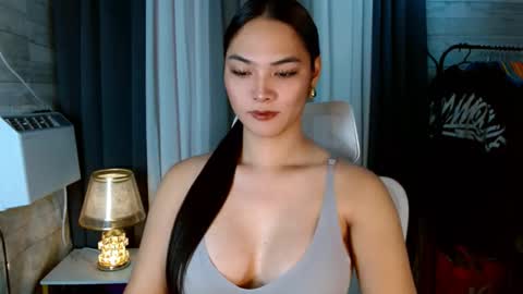 Snapshot of violetasha chatting on October 17, 7:01 am violet online show from October 17, 7:01 am
