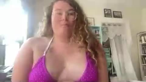 violetlyhappy online show from August 1, 8:20 pm