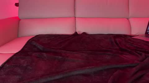 vynesssa online show from January 18, 2:58 pm