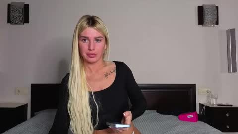 Snapshot of whiteflower_x0 chatting on October 1, 4:57 am ASK ME online show from October 1, 4:57 am