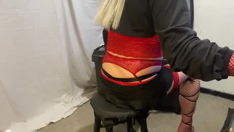 xdresserwithass online show from February 15, 9:27 am