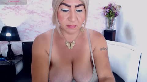 XIOMY   give LIKE on my page online show from January 31, 2:39 pm