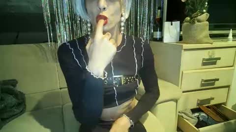 Snapshot of xlecram chatting on December 31, 12:57 pm Wendy online show from December 31, 12:57 pm
