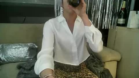 Snapshot of xlecram chatting on January 12, 8:04 am Wendy online show from January 12, 8:04 am