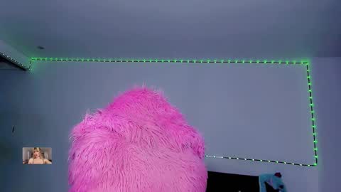 Femboy Exotic online show from October 4, 12:55 am