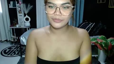 Kylie Smith online show from June 11, 3:26 am