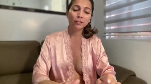 Snapshot of xxsweetbellafox chatting on December 18, 11:40 pm kisses online show from December 18, 11:40 pm