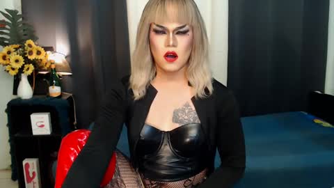 Snapshot of xyournightmarequeenx chatting on December 29, 7:00 pm QueenMarina online show from December 29, 7:00 pm