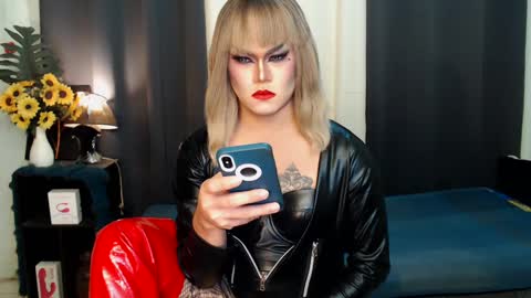 Snapshot of xyournightmarequeenx chatting on January 12, 7:42 pm QueenMarina online show from January 12, 7:42 pm