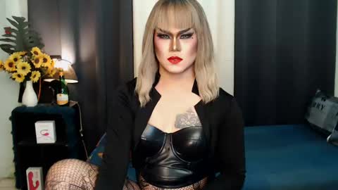 Snapshot of xyournightmarequeenx chatting on February 1, 9:19 pm QueenMarina online show from February 1, 9:19 pm