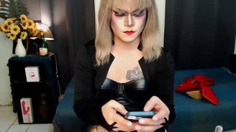 Snapshot of xyournightmarequeenx chatting on February 4, 2:53 pm QueenMarina online show from February 4, 2:53 pm