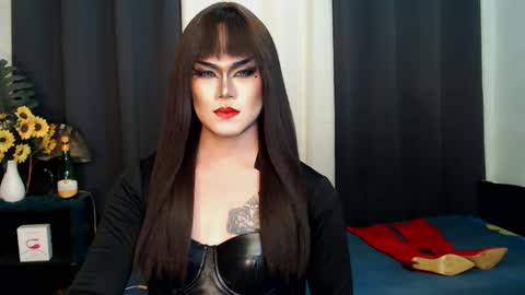 Snapshot of xyournightmarequeenx chatting on March 7, 2:22 am QueenMarina online show from March 7, 2:22 am