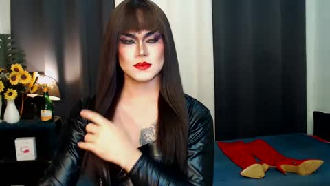Snapshot of xyournightmarequeenx chatting on March 9, 12:21 am QueenMarina online show from March 9, 12:21 am